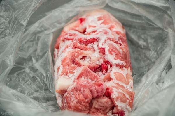 医生反复提醒：冷冻肉千万别乱用塑料袋！很多人天天在“吃隐患”