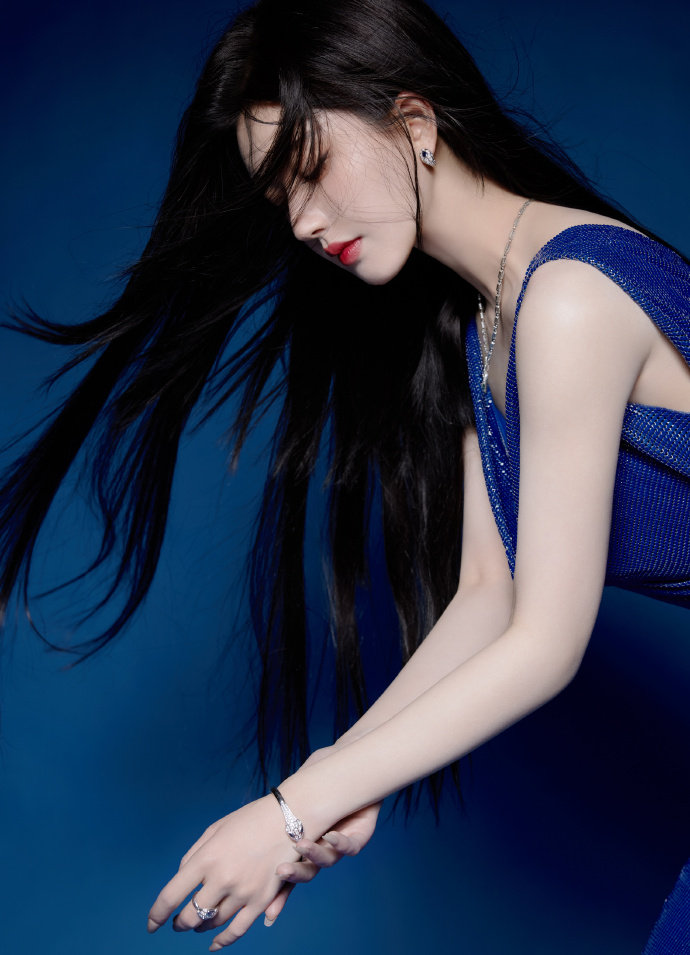 草莓葡萄放在身体里榨成草莓汁